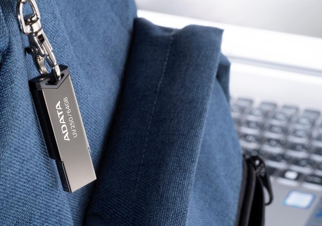 ADATA | USB Flash Drive | UV250 | 32 GB | USB Type-A | Silver