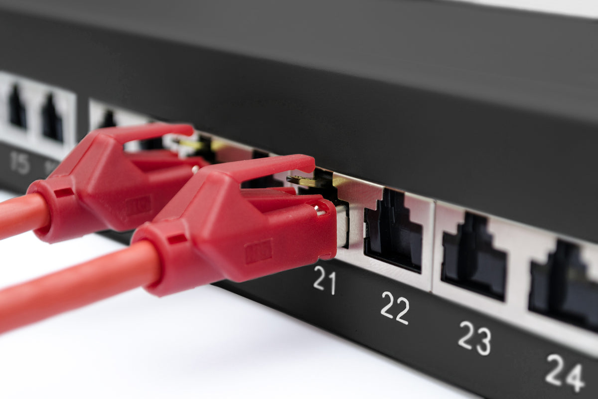 CAT 6A | Patch Panel | RJ45, 8P8C | Suitable for 483 mm (19") cabinet mounting; Transmission properties: Category 6A, Class EA; Area of application: Up to 500 MHz, 10GBase-T; Size:482.6 x 44 x 109mm | RJ45 shielding (Tinned bronze)