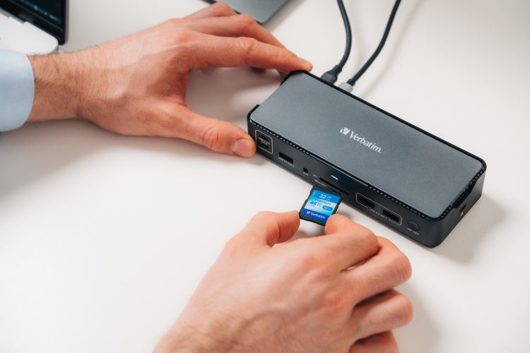 Verbatim 32171 CDS-15 USB-C Pro Jungčių stotelė 15 Ports, Pilka/Juoda