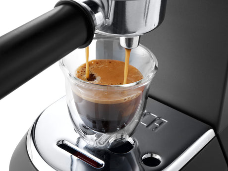 Delonghi | Dedica Pump Espresso | EC685.BK | Pump pressure 15 bar | Built-in milk frother | Semi-automatic | 1300 W | Black/Stainless Steel