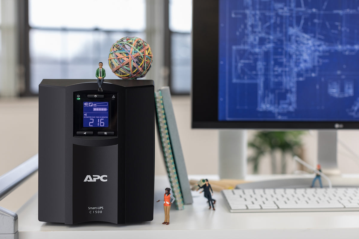 Schneider Electric APC Smart-UPS C | SMC1500IC | 1500 VA | 900 W