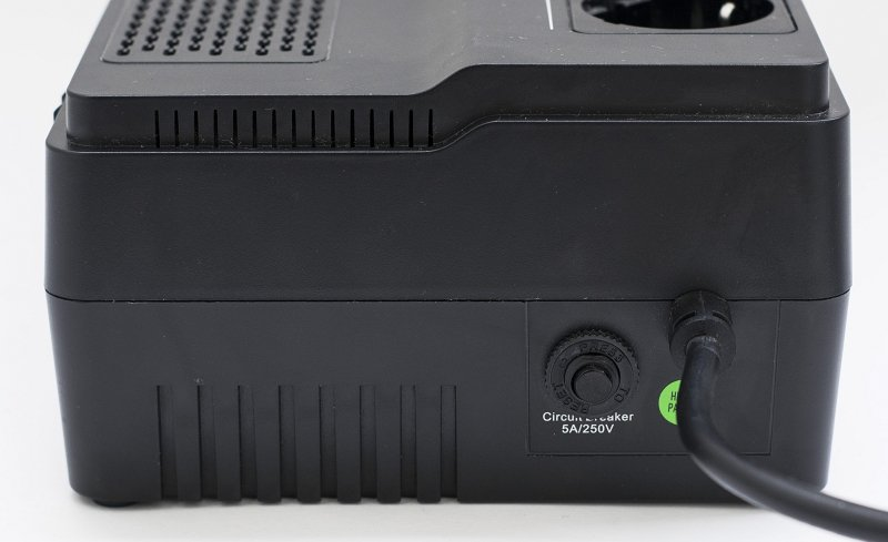 Schneider Electric APC Easy UPS | BV800I-GR | 800 VA | 450 W