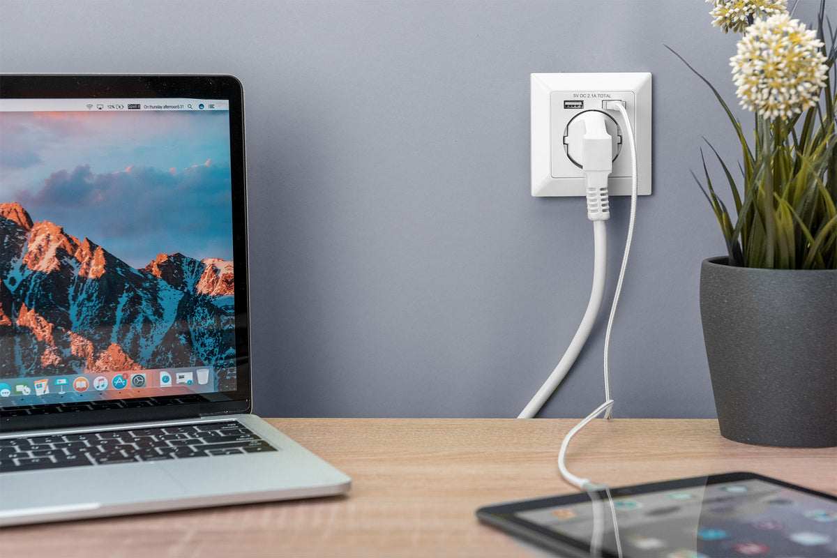 Digitus Safety socket for flush mounting with 2 USB ports | DA-70613