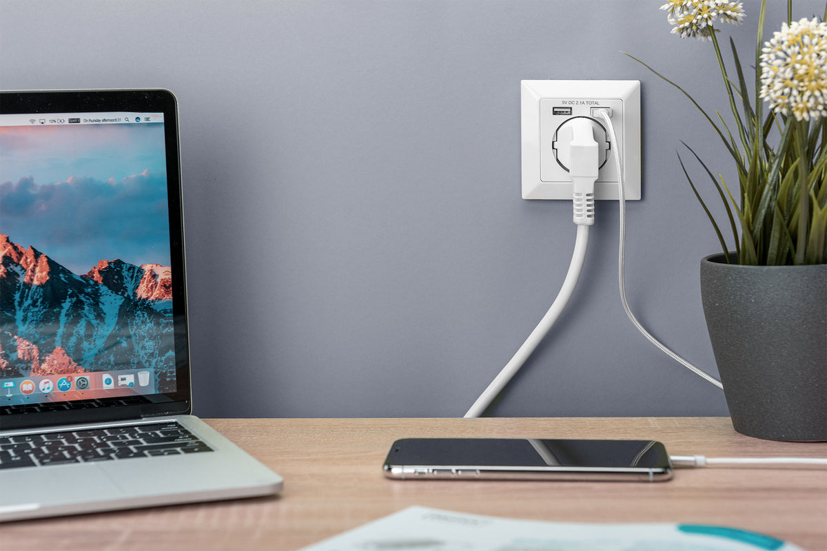 Digitus Safety socket for flush mounting with 2 USB ports | DA-70613