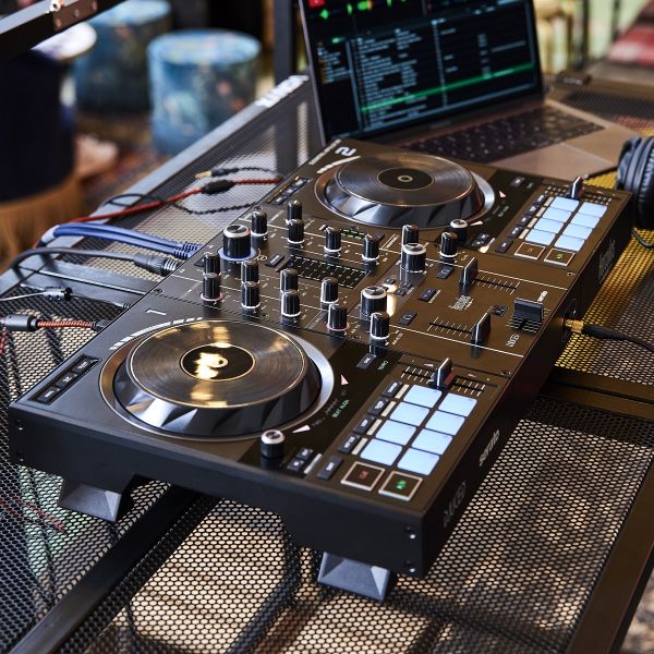 Hercules | DJControl Inpulse 500 | Speakers | USB connectivity