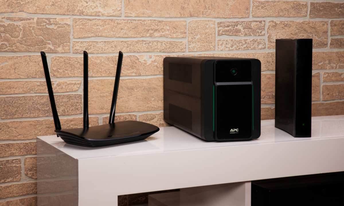 APC Back-UPS 1600VA, 230V, AVR, Schuko Sockets | Schneider Electric