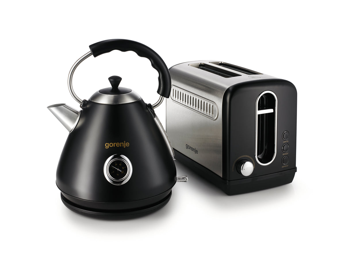 Gorenje | Kettle | K17CLBK | Electric | 2200 W | 1.7 L | Plastic/Metal | 360° rotational base | Black