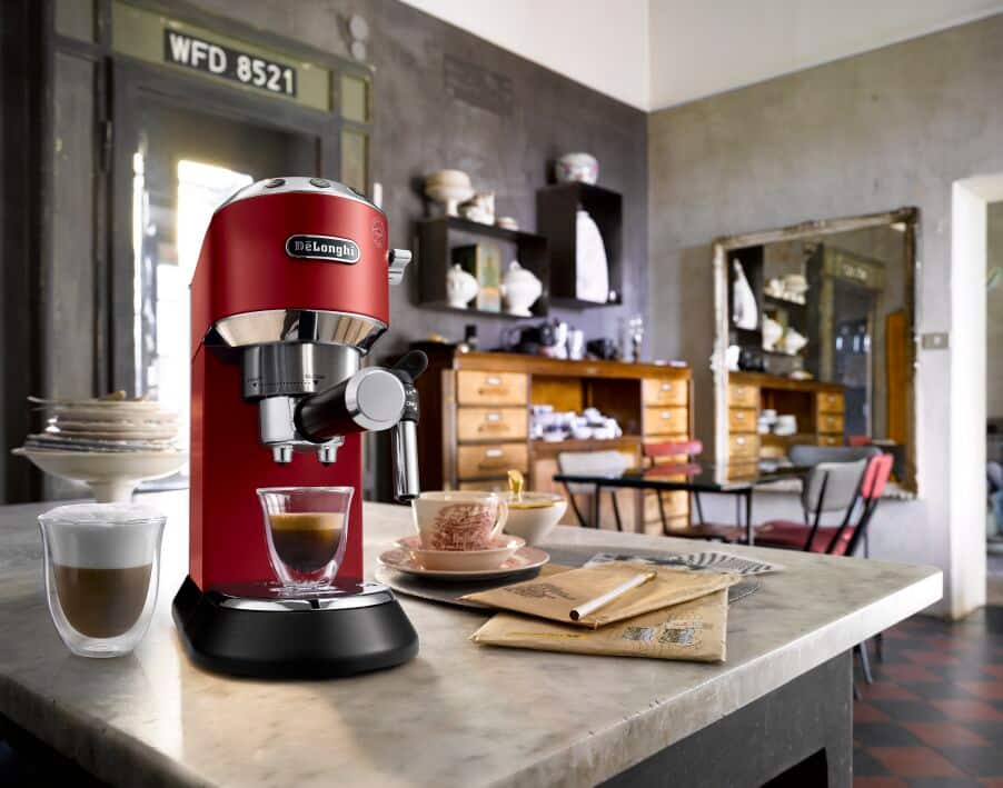 Delonghi | Espresso Coffee Maker | Dedica Style EC 685.R | Pump pressure 15 bar | Built-in milk frother | Semi-automatic | 1300 W | Red