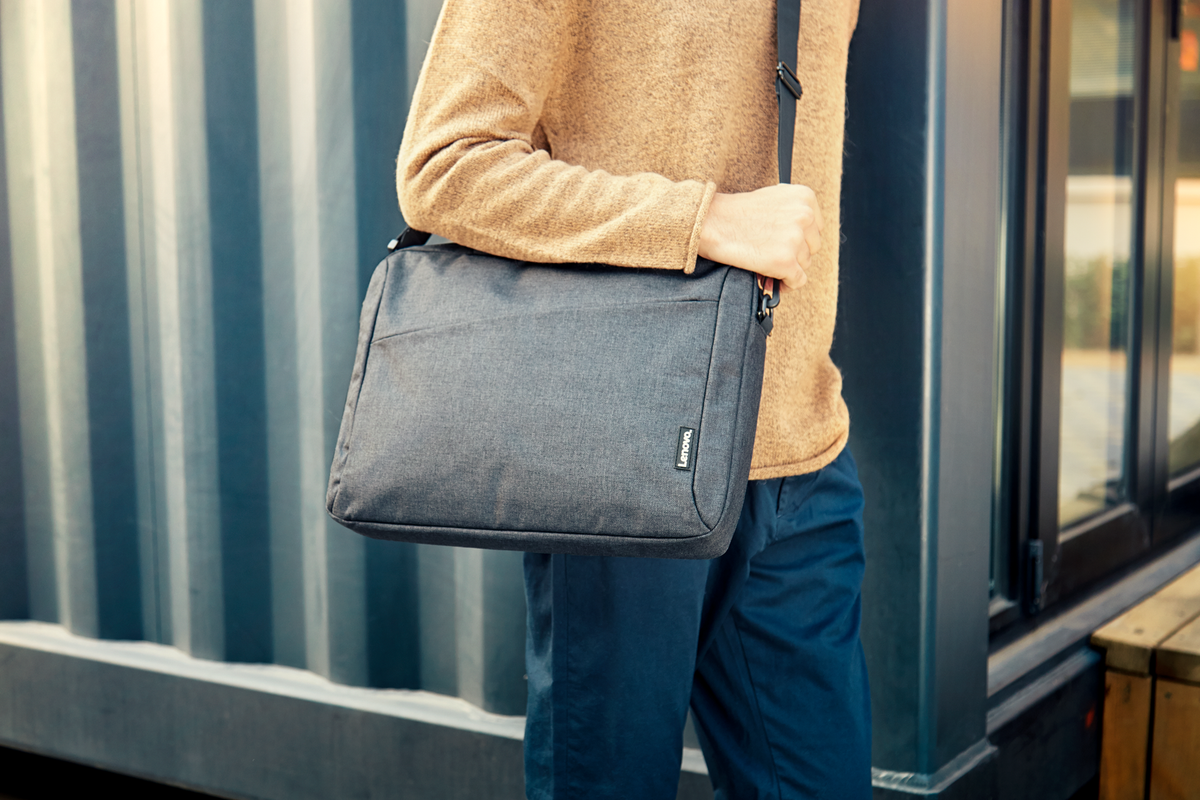 Lenovo | Casual Toploader T210 | Fits up to size 15.6 " | Messenger - Briefcase | Black