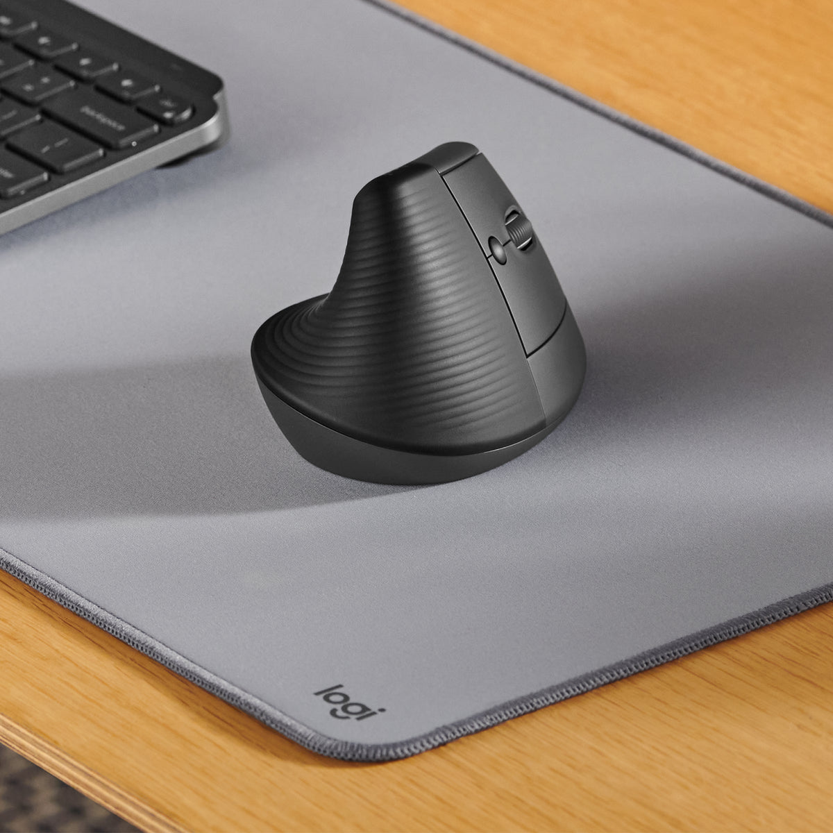 Logitech Lift Vertical Belaidė pelė, RF Wireless + Bluetooth, 4000 DPI, Graphite