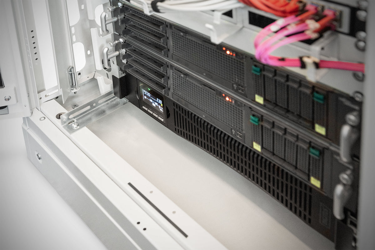 DIGITUS OnLine UPS, rack/tower, 3000VA, 3000W, LCD, 8 x C13, 1 x C19, RS-232, USB, SNMP card (optional), relay card (optional)  | Digitus | OnLine UPS | DN-170096, 3000 VA / 3000 W | 3000 VA | 3000 W | C20