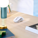 Logitech Signature M650 Belaidė pelė RF Wireless+Bluetooth Optical 4000 DPI, Off-white