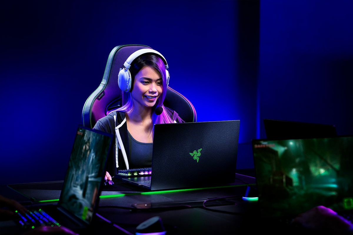 Razer BlackShark V2 Pro (2023) Headset, Over-Ear, Wireless, White | Razer