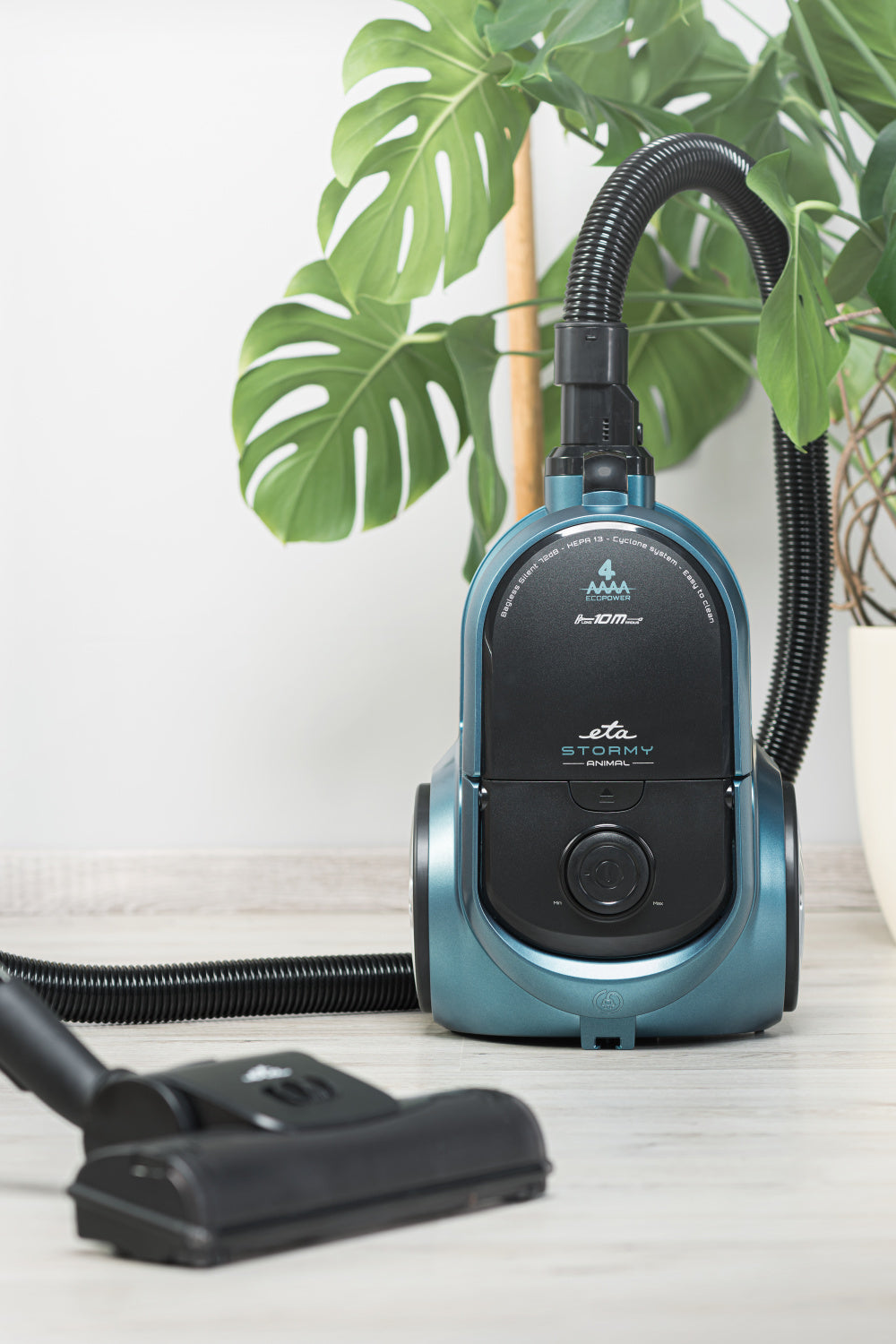 ETA | Vacuum cleaner | Stormy ETA251790000 | Bagless | Power 700 W | Dust capacity 2.2 L | Blue