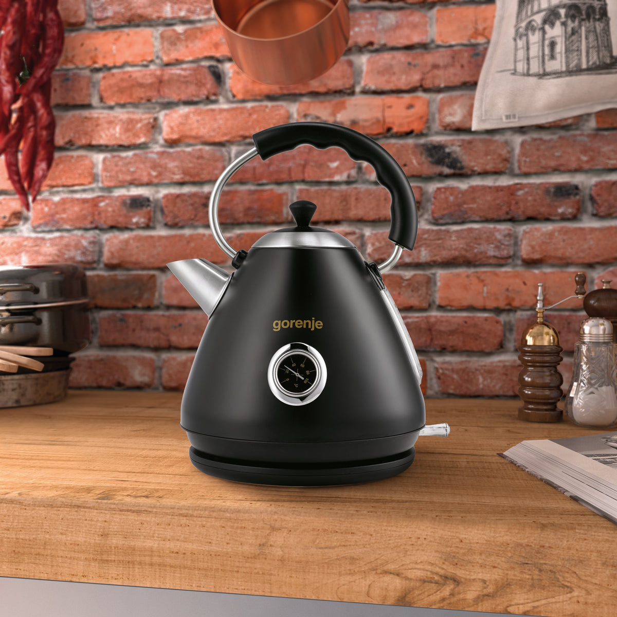 Gorenje | Kettle | K17CLBK | Electric | 2200 W | 1.7 L | Plastic/Metal | 360° rotational base | Black
