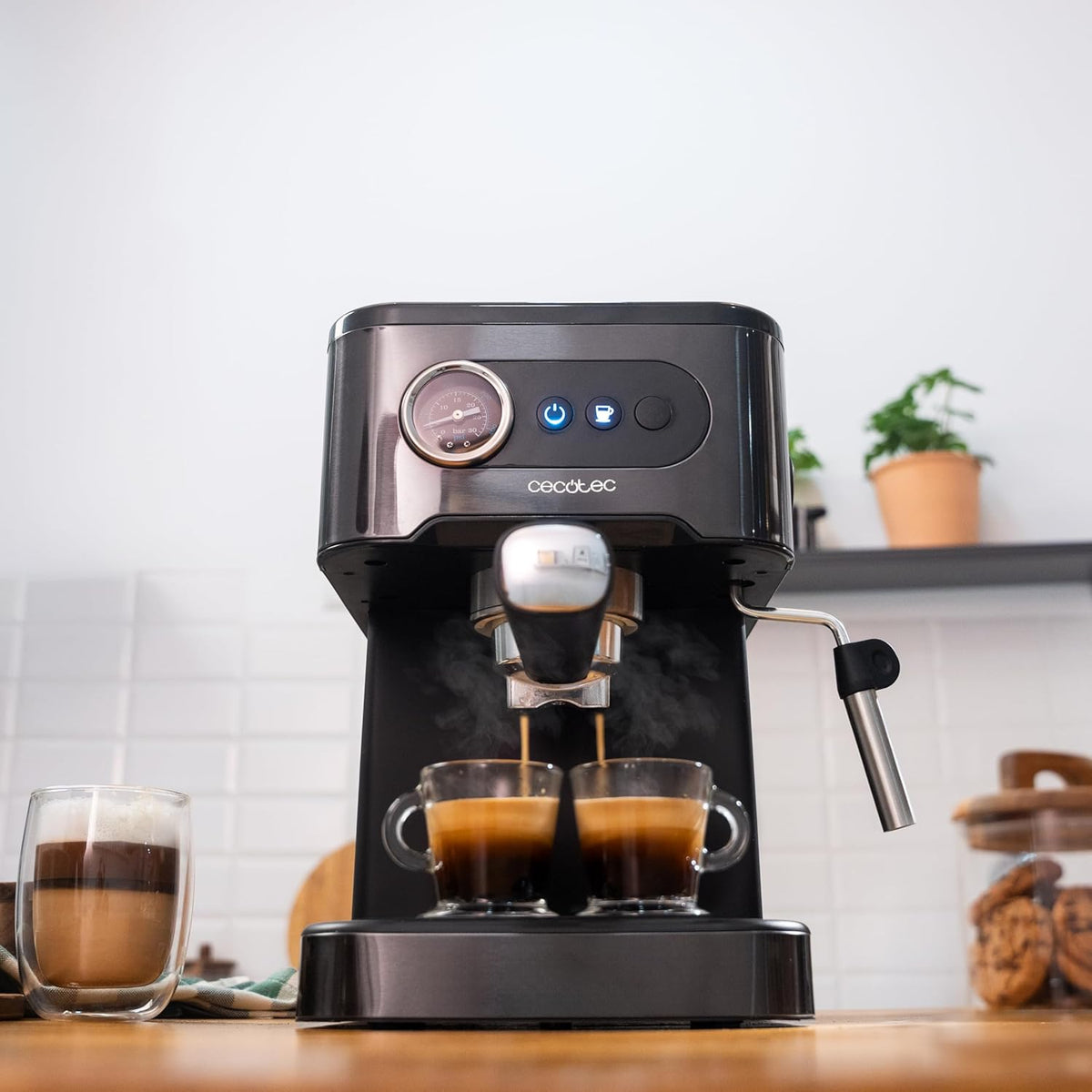 Cecotec Coffee machine | Power Espresso 20 Pro Latte | Pump pressure 20 bar | Built-in milk frother | Semi-automatic | Black | 1350 W